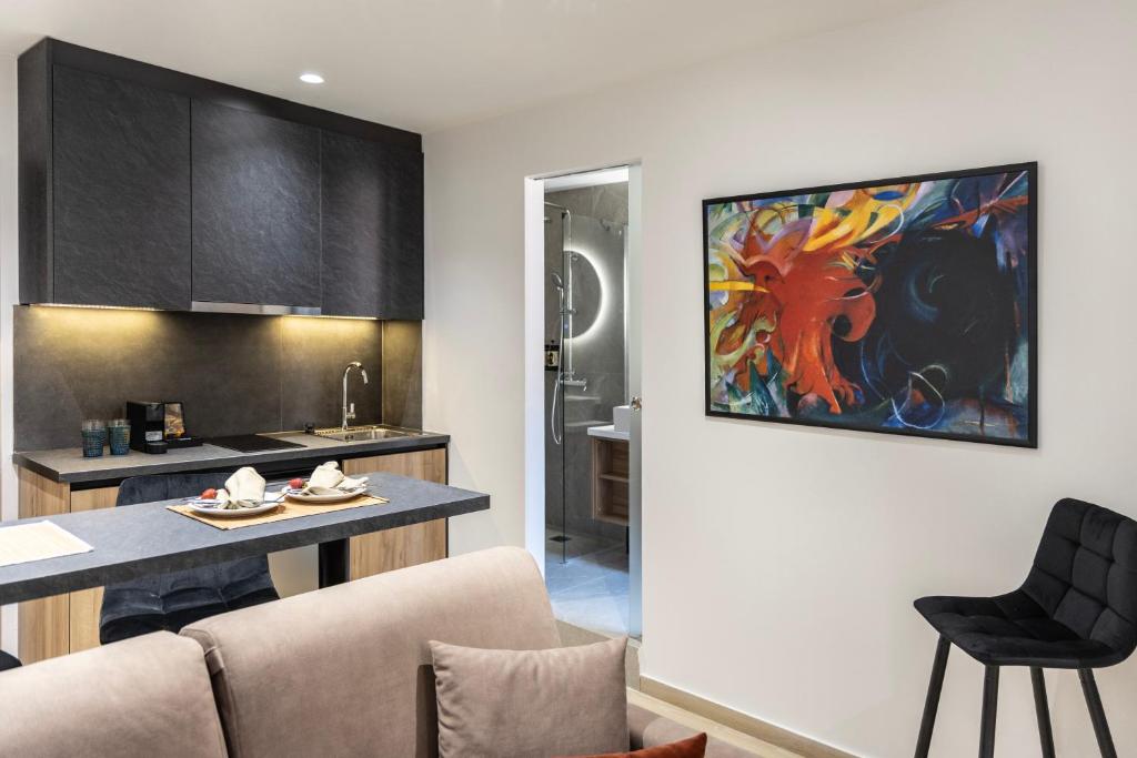 DOMIOS Suites Athens - Resim 35