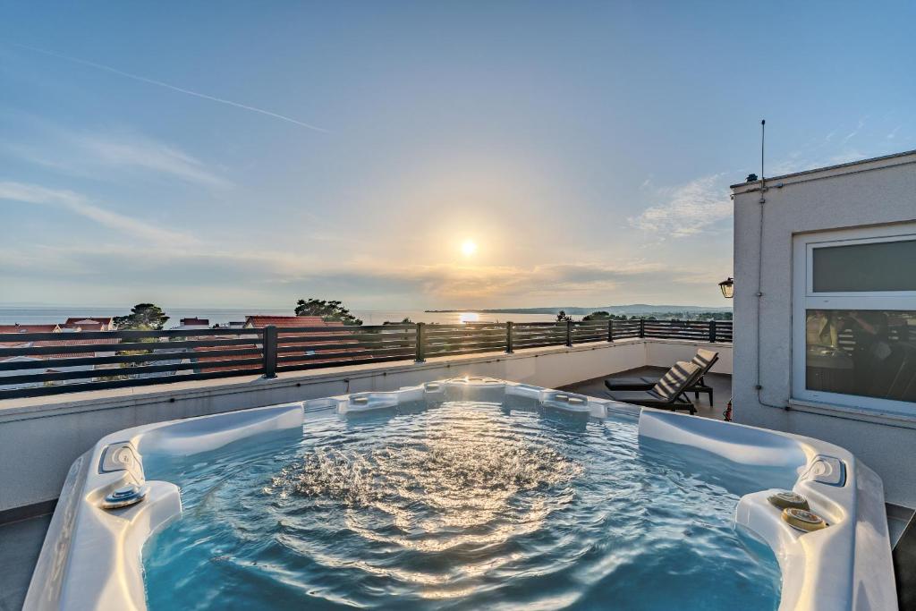 a hot tub on the roof of a house at Apartment Midi in Vir