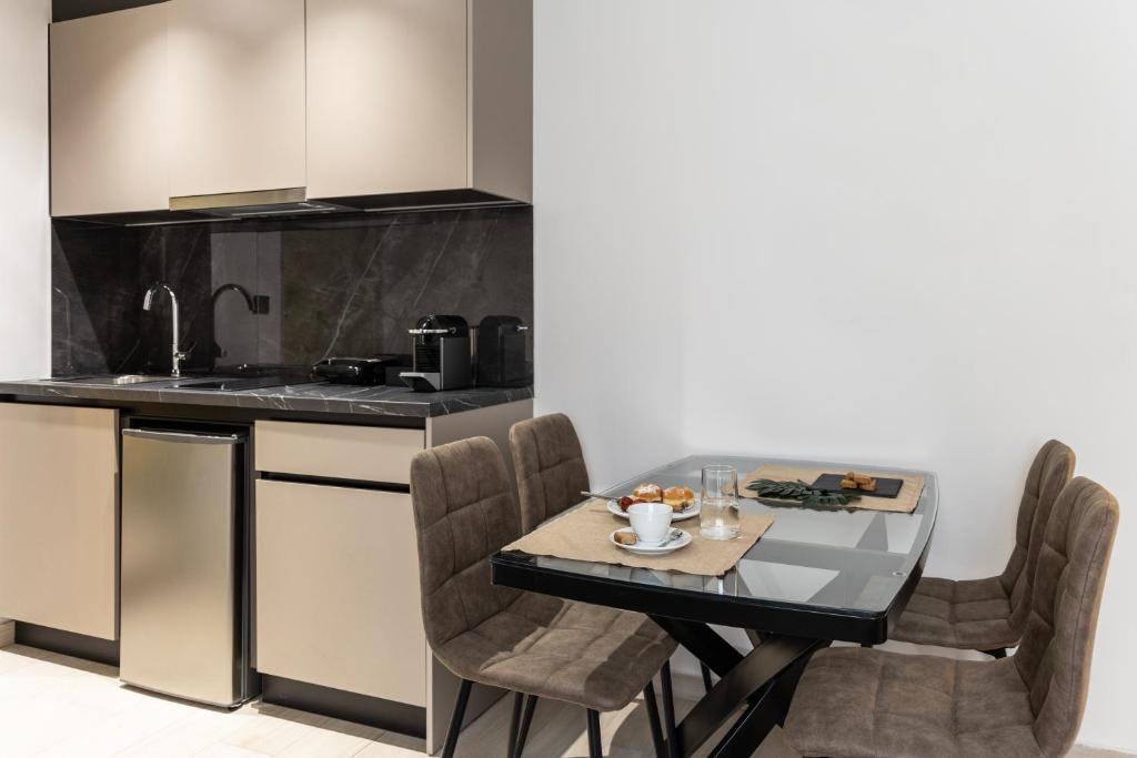 DOMIOS Suites Athens - Resim 23