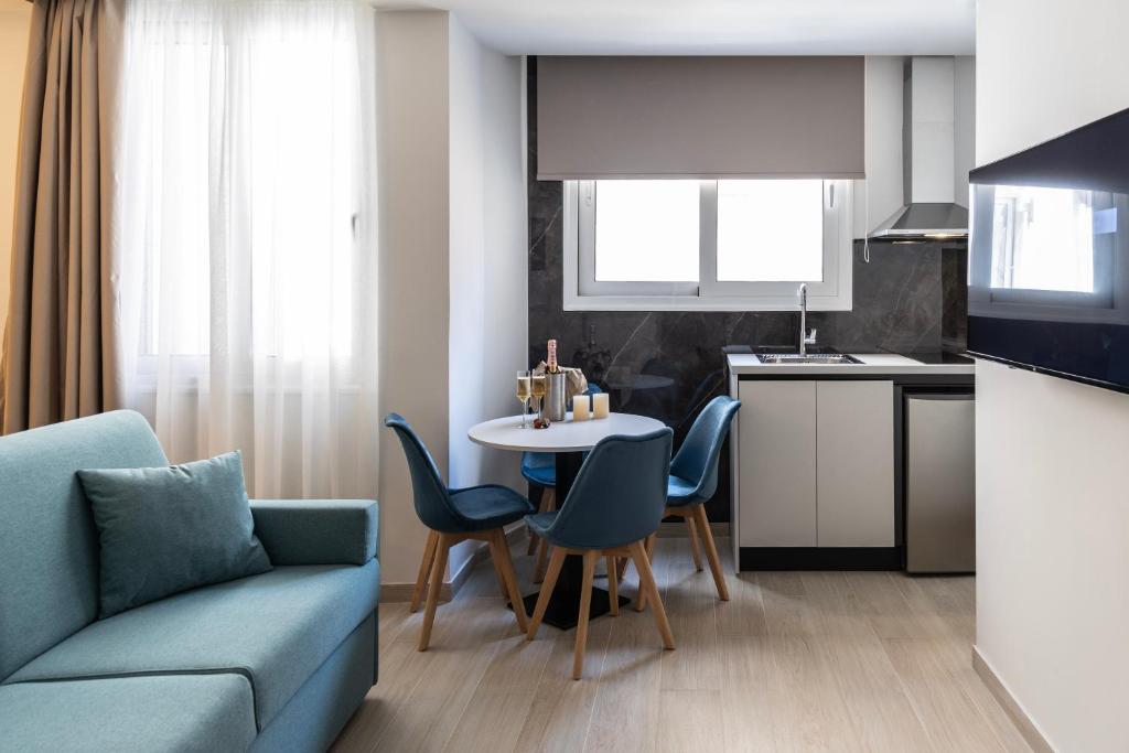 DOMIOS Suites Athens - Resim 22