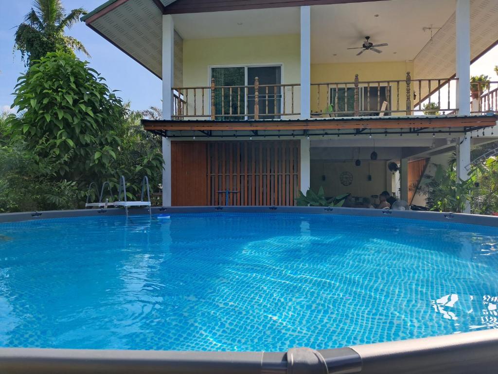 เบด แอนด์ เบรคฟาสต์ ทู-โค (Bed & Breakfast To-Co)