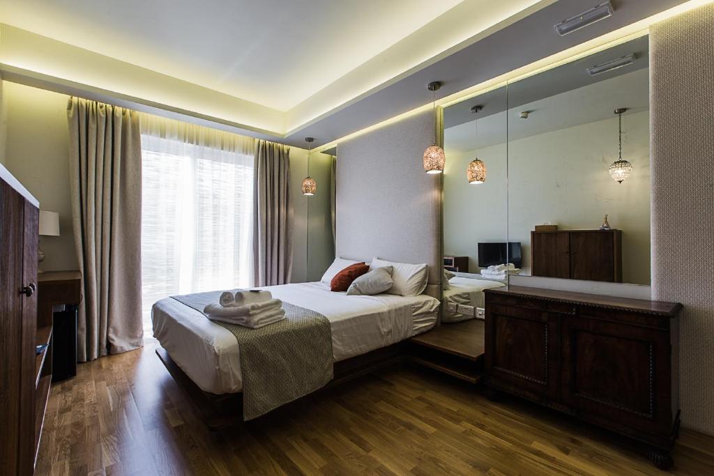 a bedroom with a bed and a large mirror at Murella Living in Marsalforn