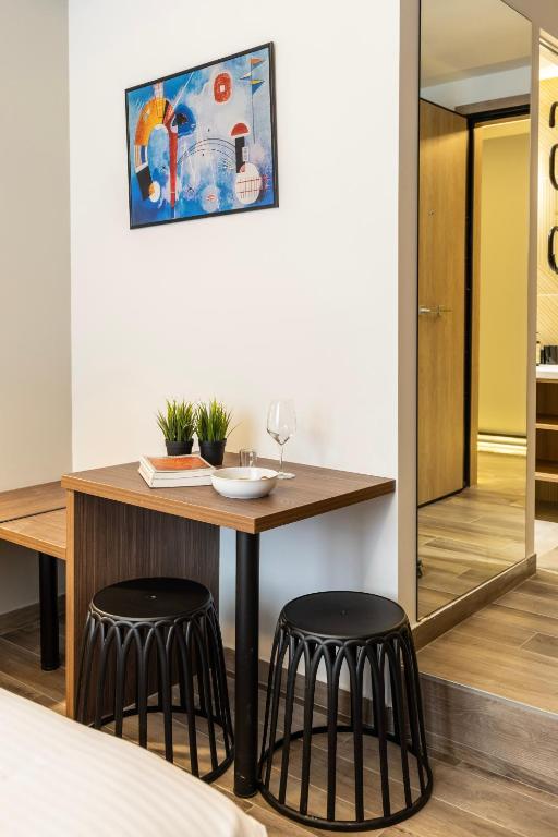 DOMIOS Suites Athens - Resim 16