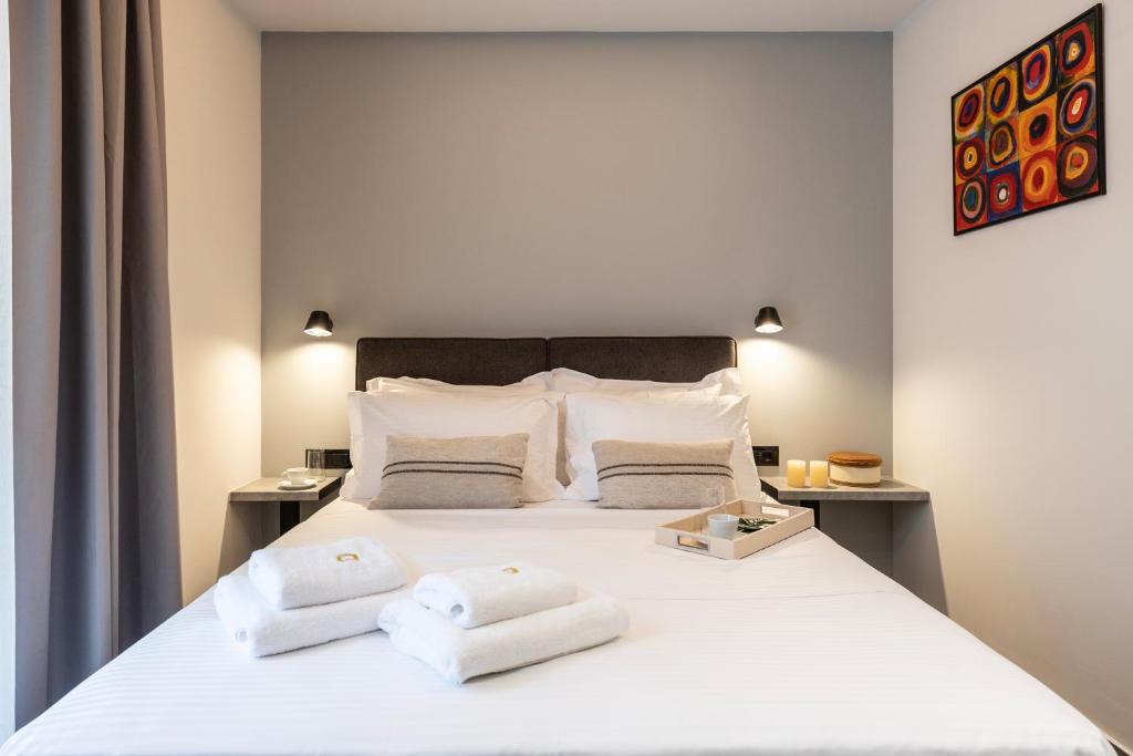 DOMIOS Suites Athens - Resim 12