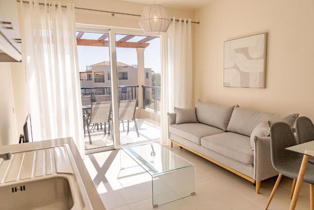 Χώρος καθιστικού στο Phaedrus Living Seaside Thalassa Cretan 202