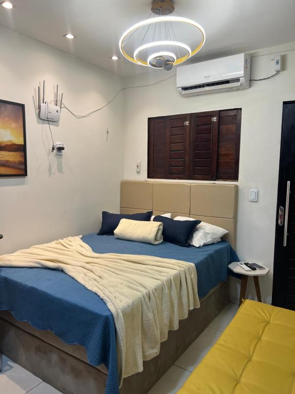 Ένα ή περισσότερα κρεβάτια σε δωμάτιο στο Casa Amarela em Pipa apenas 3 min caminhada ate a praia