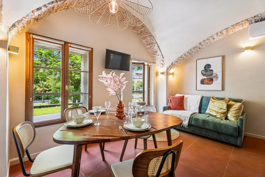 Nice Renting - CROTTI - Authentic Immersion Sea & Beach Massena