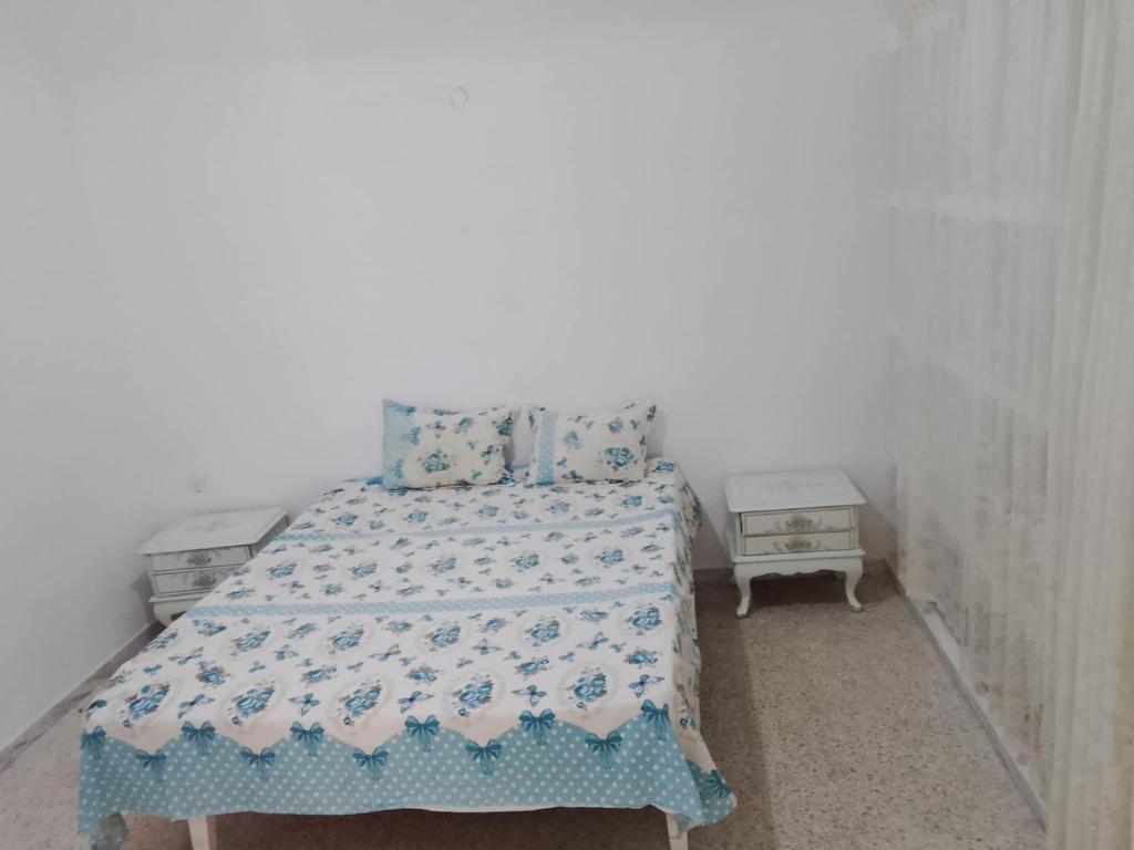 Ένα ή περισσότερα κρεβάτια σε δωμάτιο στο Location Kelibia