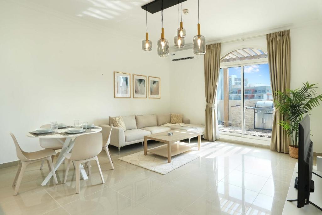 Posezení v ubytování Plaza Residences - 2BR Apartment - Allsopp&Allsopp