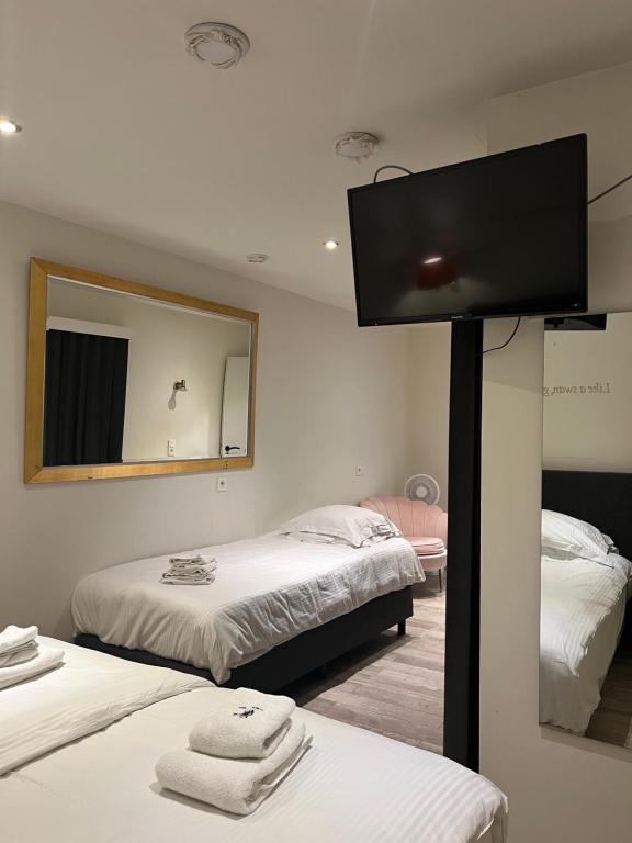 The Black Swan Hotel - Budget Double Room