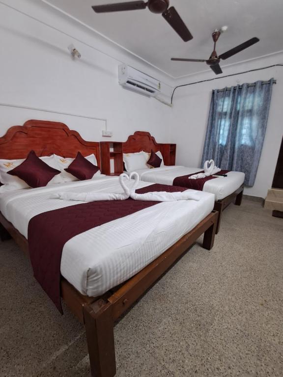 Un pat sau paturi într-o cameră la VR Jardin Resort