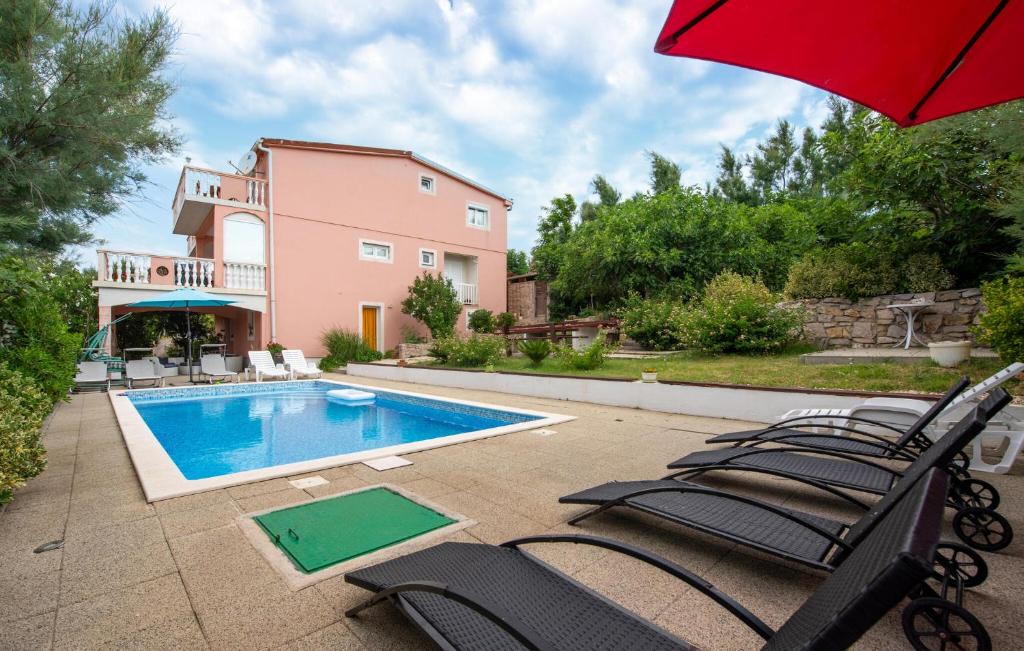 Πισίνα στο ή κοντά στο Amazing Apartment In Stara Vas