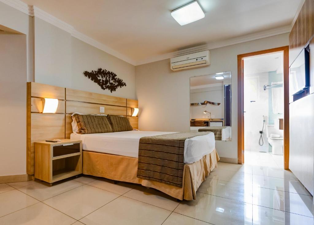 Cama ou camas em um quarto em BH Jaraguá Hotel