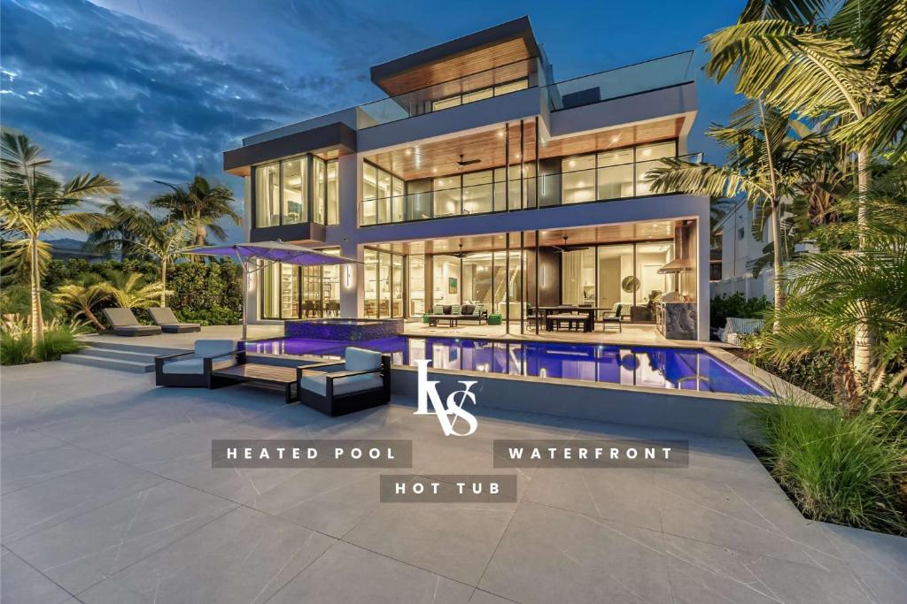 eine Darstellung eines beheizten Pools in einer Villa in der Unterkunft Carlotta- New Construction Luxury Waterfront Villa in Fort Lauderdale