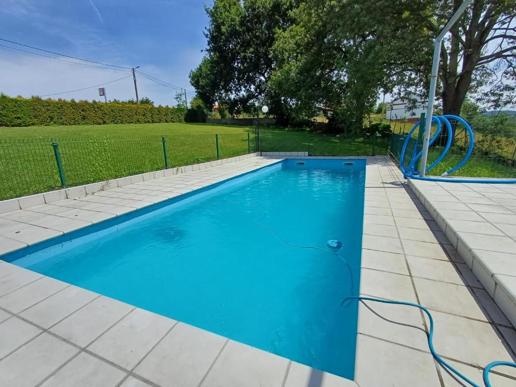 Swimmingpoolen hos eller tæt på Vivienda vacacional De La Prida