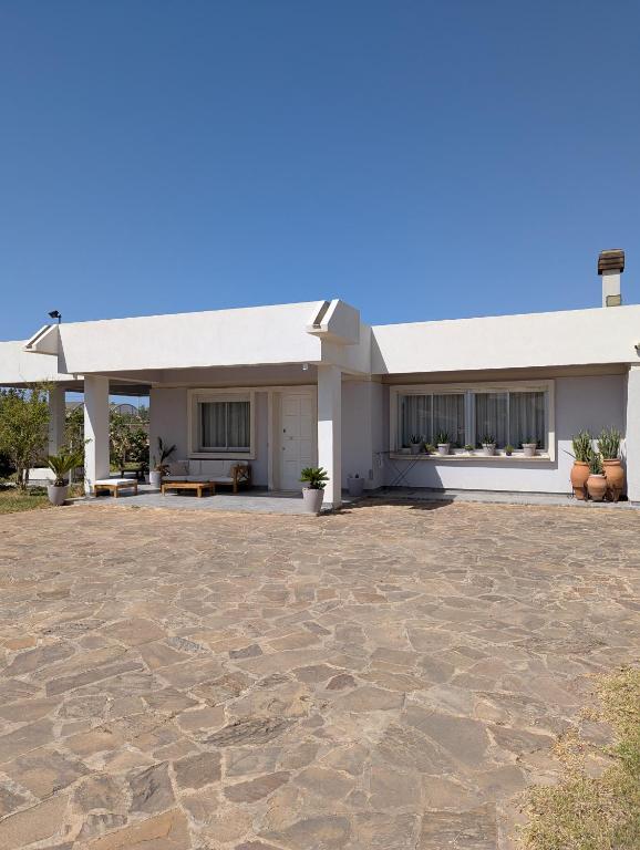 a white house with a stone driveway at Villa Talìa in Marsala