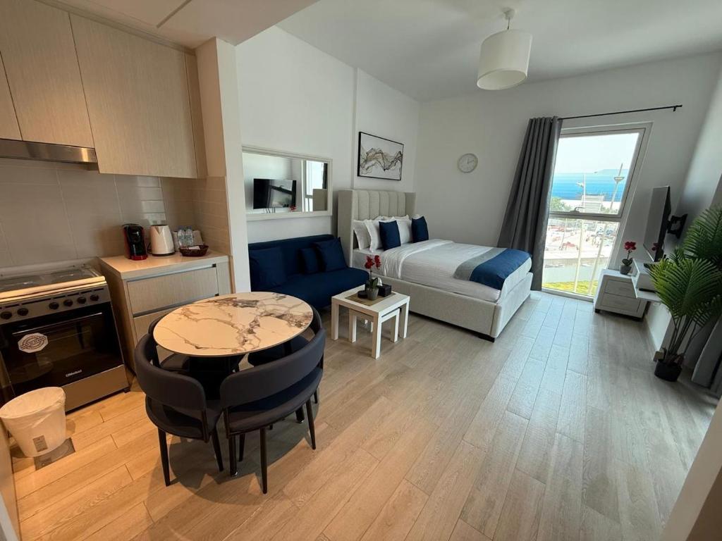 Kuchyň nebo kuchyňský kout v ubytování Stylish Yas Island Studio Near SeaWorld