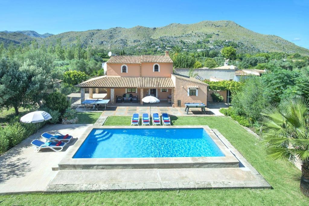 Bazén v ubytování Villa Vinya by Villa Plus nebo v jeho okolí