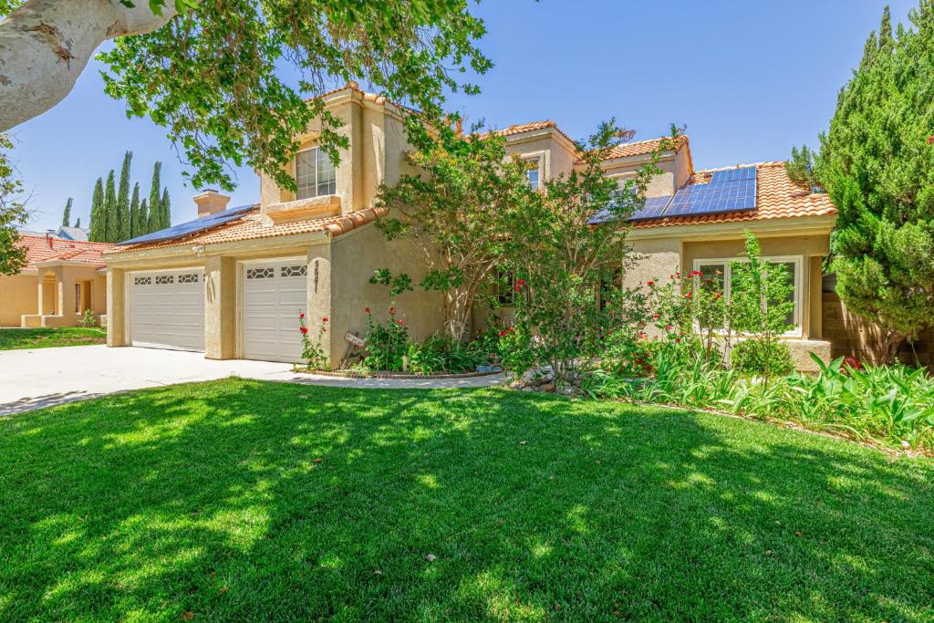 Κήπος έξω από το Almond Valley Place