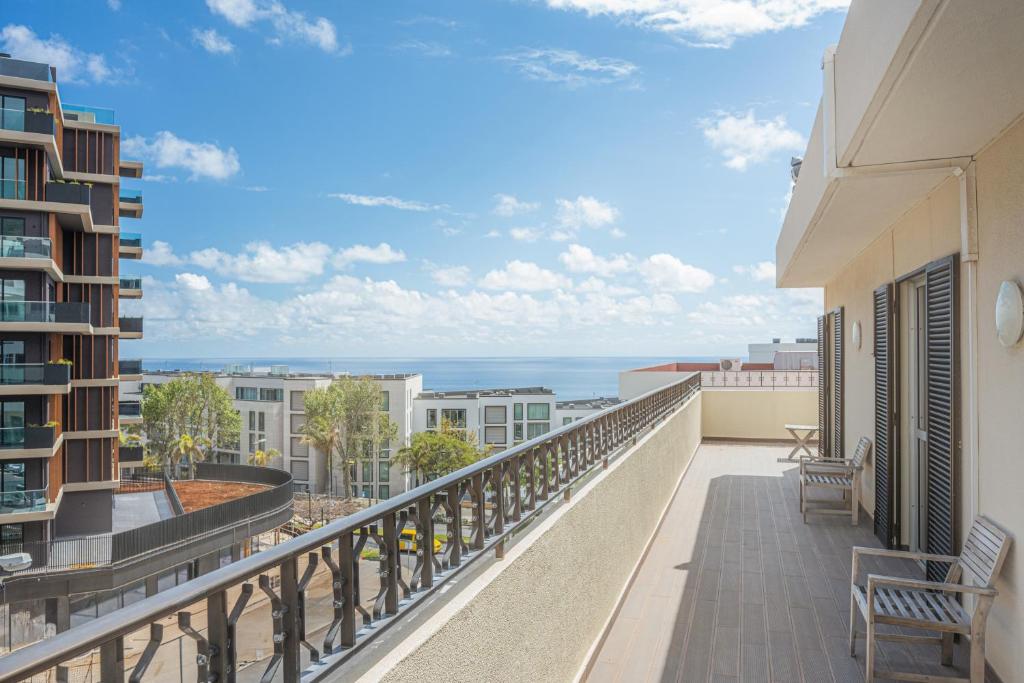 Portola Penthouse by YMR