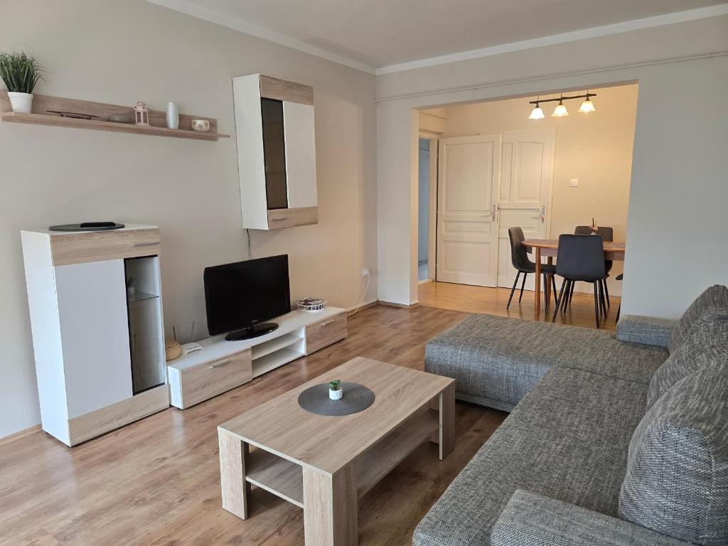 Μια τηλεόραση ή/και κέντρο ψυχαγωγίας στο Chill Apartman