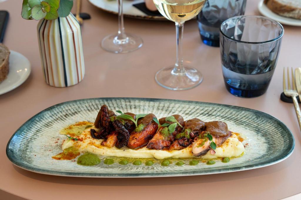 Catalonia Excelsior - Resim 14