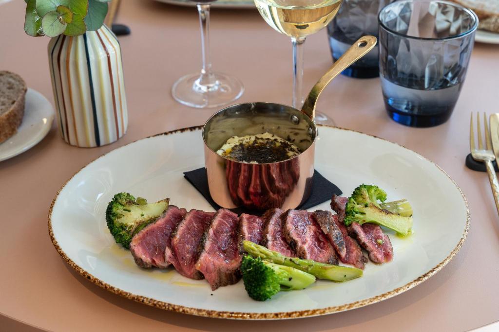 Catalonia Excelsior - Resim 16