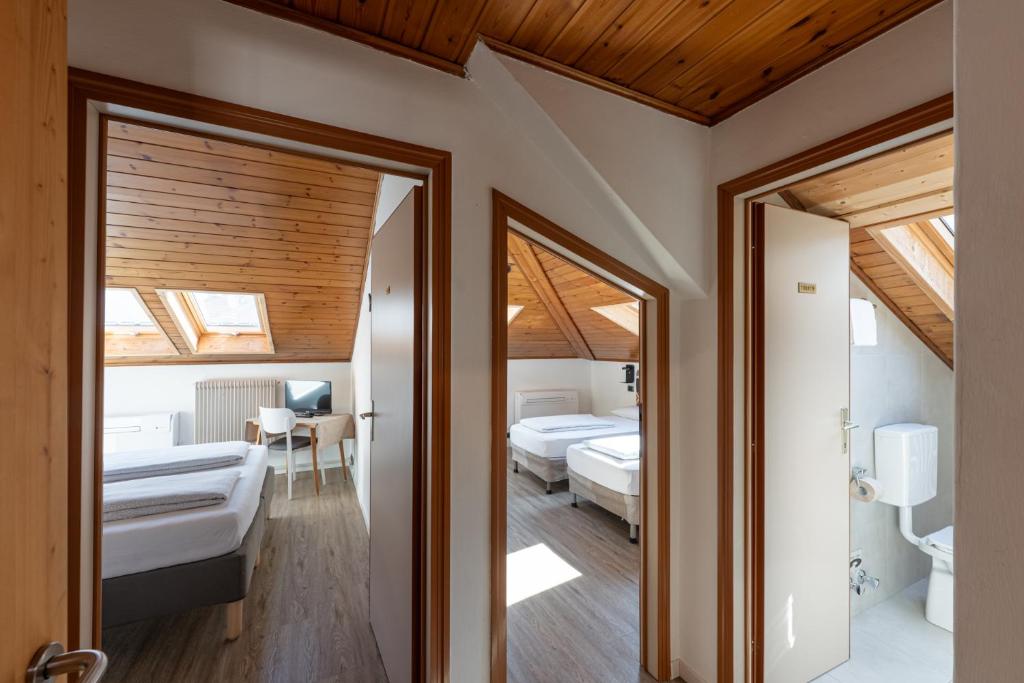 Gasthof Salurn - Habitación Familiar Con Baño Compartido