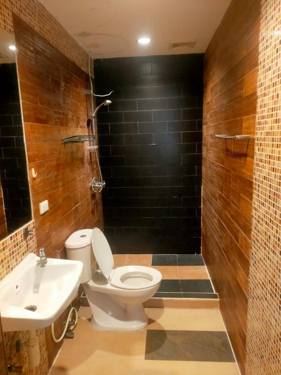 Moonlight Inn Room - Resim 17