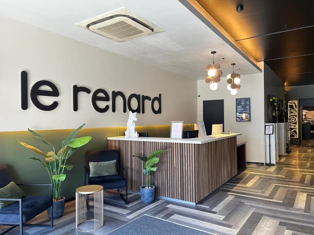 an office with a reception desk with the word le remard on the wall at HOTEL & SPA Le Renard Centre in Chalons en Champagne
