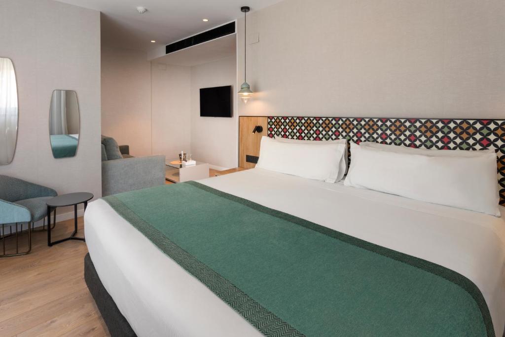 Catalonia Excelsior - Resim 43