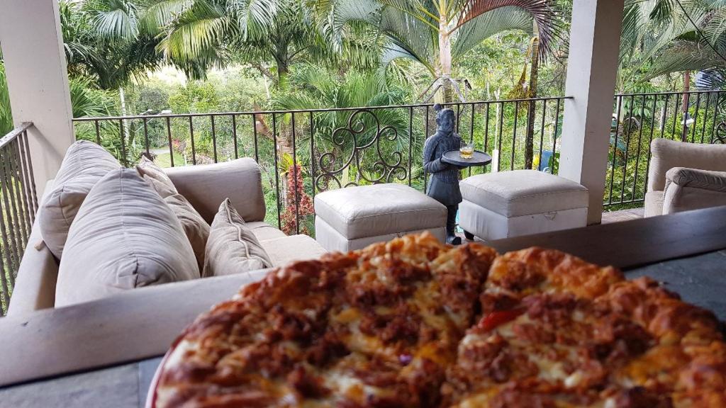 a pizza sitting on top of a table at Casa Tucuche in Las Cuevas