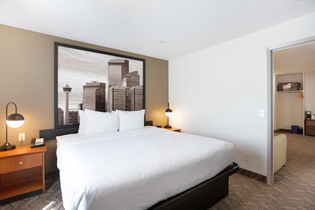 Super 8 by Wyndham Calgary Shawnessy Area - Resim 8