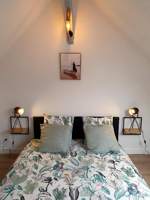 a bedroom with a bed and two pillows at La cachette d Auxerre - Centre Ville in Auxerre
