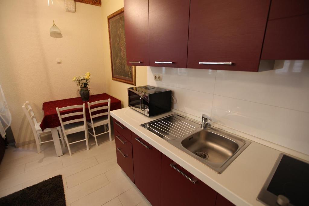 Kuchyňa alebo kuchynka v ubytovaní Tragurium & Salona Apartments