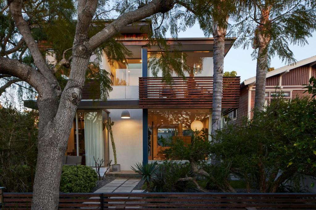 Architectural Walk Street Home Venice Elegance, Los Angeles (updated prices 2025)
