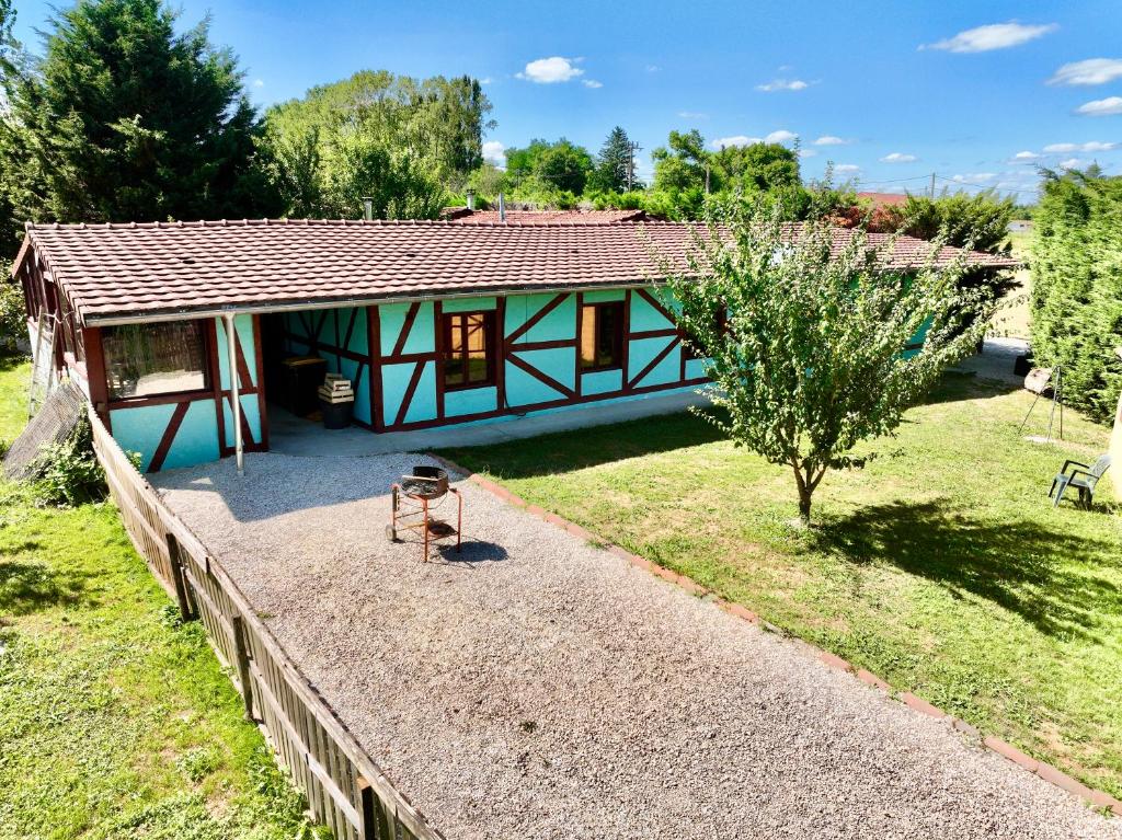 Το κτήριο όπου στεγάζεται  the country house
