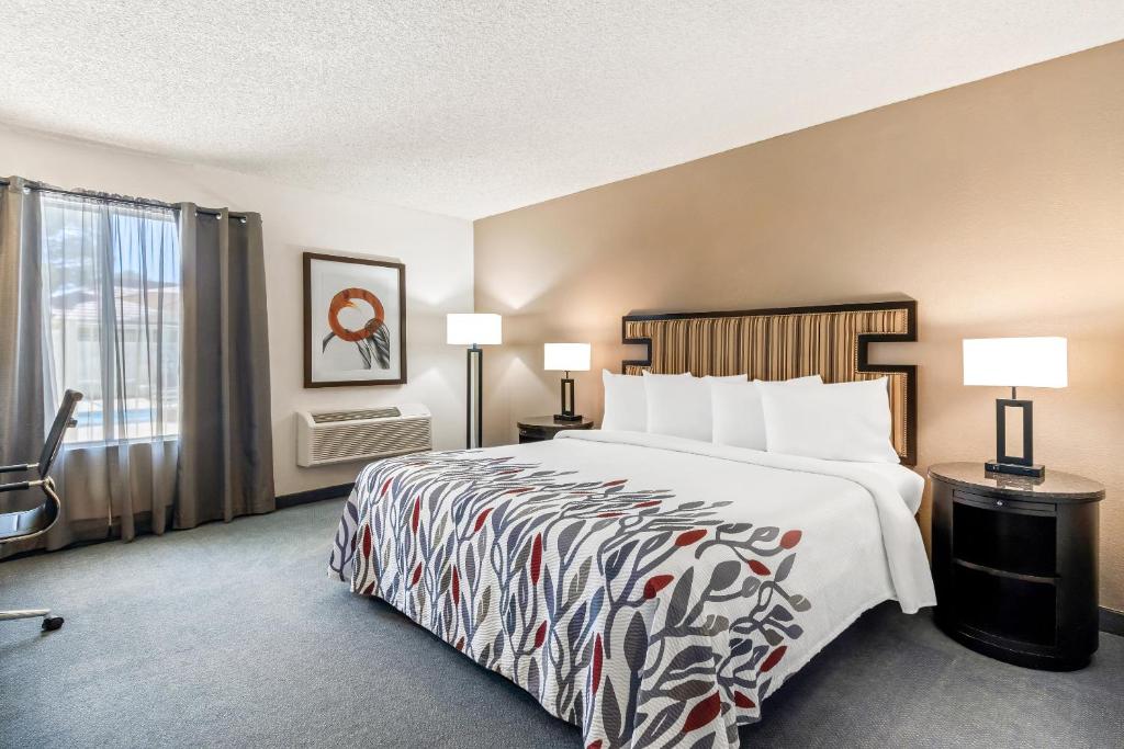 Red Roof Inn Ridgecrest photo