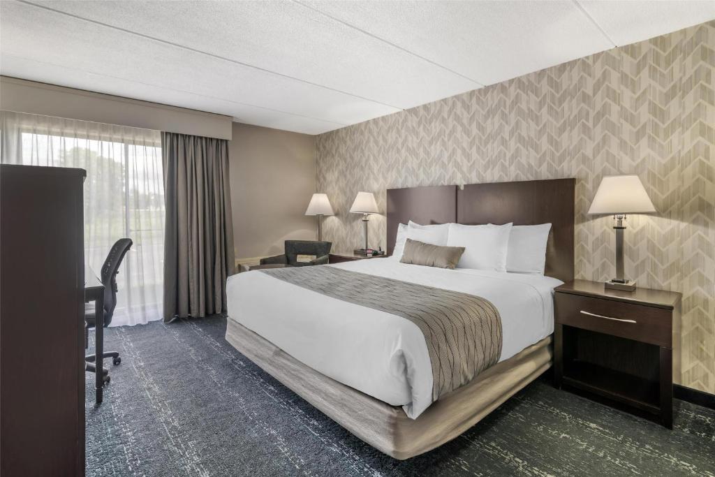 Best Western Plus Keene Hotel - Housity