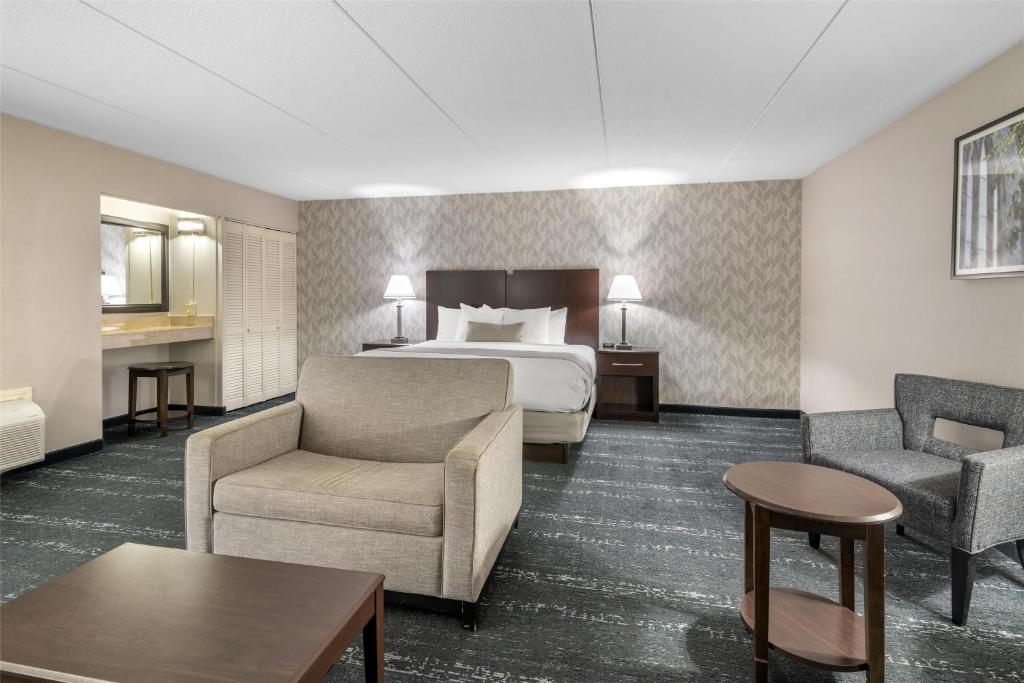 Best Western Plus Keene Hotel - キングルーム 禁煙