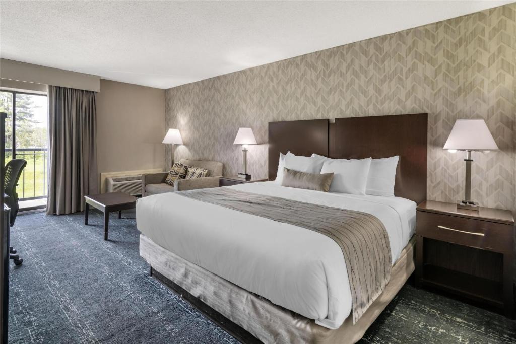 Best Western Plus Keene Hotel - キングルーム ソファベッド付 禁煙