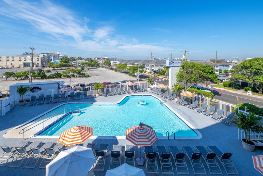 Commander Hotel & Suites - 