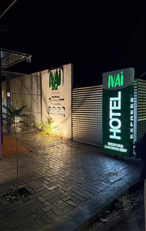 Chứng chỉ, giải thưởng, bảng hiệu hoặc các tài liệu khác trưng bày tại Ivaí Hotel