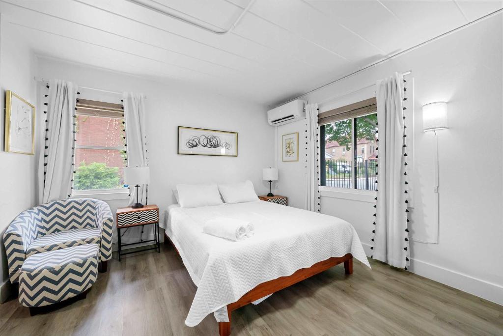 Postel nebo postele na pokoji v ubytování Chic City Retreat 87