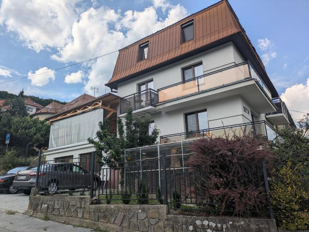 Budova, v ktorej sa penzión nachádza