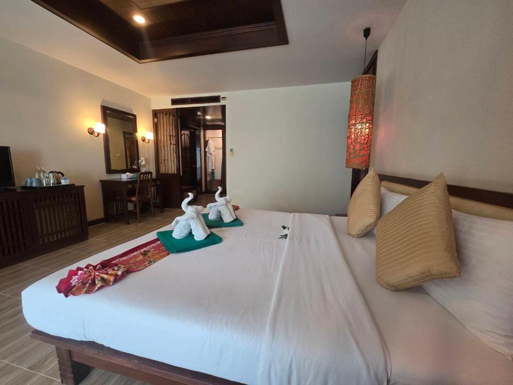 Hotel and Beach Bungalow at Lanta Resort - Deluxe Double Or Twin Room With Pool Access