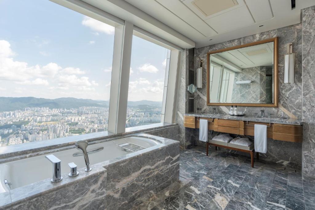 Signiel Seoul - Baño Panorámico Doble Premier