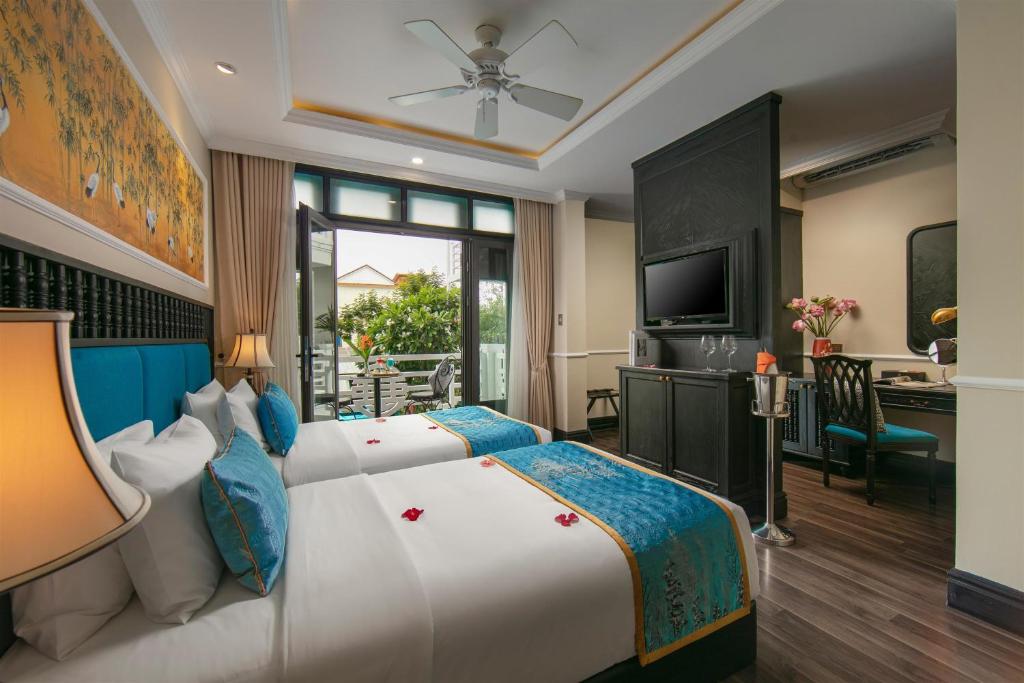 Giường trong phòng chung tại Hoi An Golden Holiday Hotel & Spa
