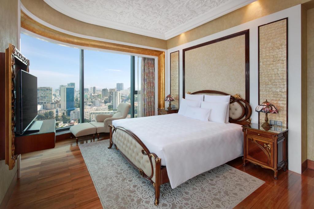 The Reverie Saigon Residential Suites 5