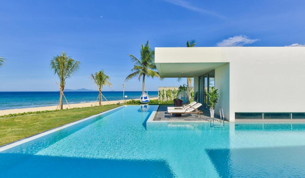 Luxury Dana Beach Resort & Spa